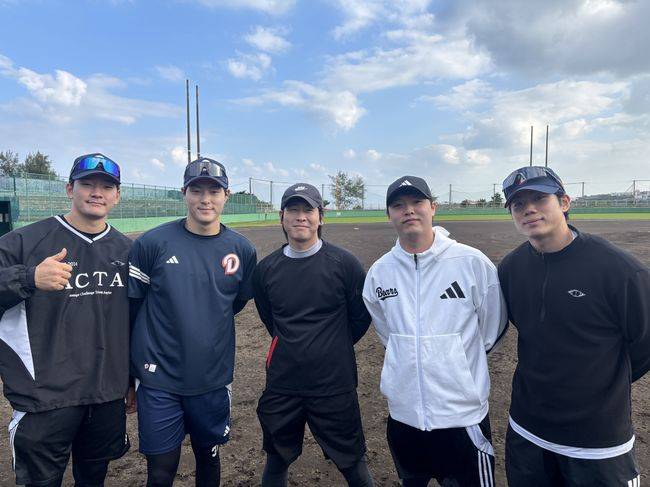 좌측부터 안재석-박지훈-박찬호-박치국-오명진 / 두산 베어스 제공