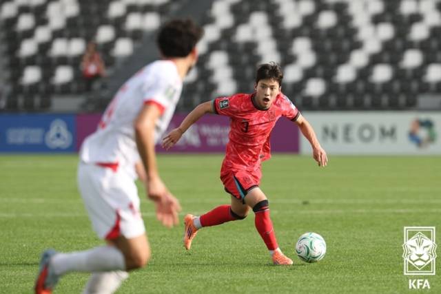 지난 10일(현지시간) 열린 2026 AFC U-23 아시안컵 조별리그 C조 2차전 대한민국과 레바논의 경기에서 배현서가 드리블하고 있다./대한축구협회/