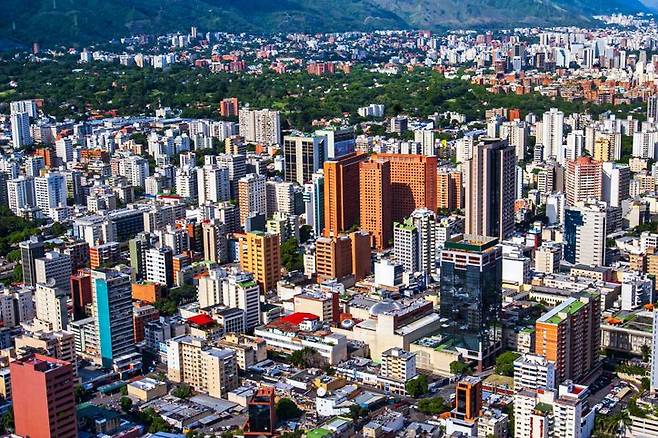 2010년대 초까지만 해도 부국이었던 베네수엘라는 2015년부터 유가 하락과 맞물린 초인플레이션으로 경제 상황이 불안정해졌다. 게티이미지