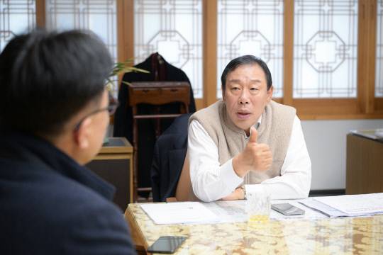 대전일보와 새해 인터뷰를 하고 있는 최민호 세종시장. 세종시 제공