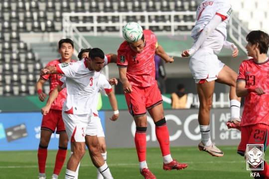 헤더로 득점에 성공하는 이현용. 사진[연합뉴스]