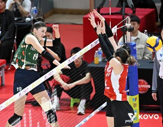 IBK기업은행 빅토리아, 생일에 41득점 개인 최다 경신...아웃사이드 히터 적응 완료