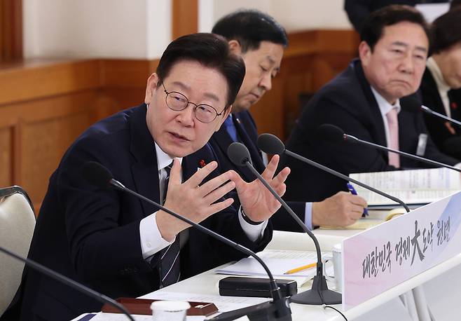 이재명 대통령이 지난 9일 서울 종로구 청와대에서 열린 ‘2026년 경제성장전략’ 국민보고회에서 발언하는 모습. [김호영 기자]