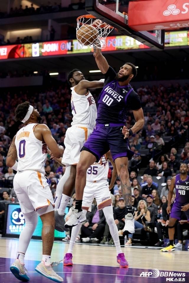 맥기는 213cm의 신장에 229cm의 윙스팬을 자랑하는 괴물이다. 세계 최고의 선수들만 모이는 NBA에서도 역대급 피지컬, 운동 능력을 자랑했다. 다만 그의 BQ는 피지컬과 반비례, 아쉬움을 남겼다. 2008 NBA 신인 드래프트 전체 18순위로 워싱턴 위저즈에 지명된 맥기는 새크라멘토 킹스에서 NBA 커리어를 마무리할 때까지 무려 9개 팀의 유니폼을 입었다. 이후 푸에르토리코에서 활동한 그는 현재 NBL(호주프로농구)의 일라와라 호크스에서 활약 중이다. 사진=AFPBBNews=News1