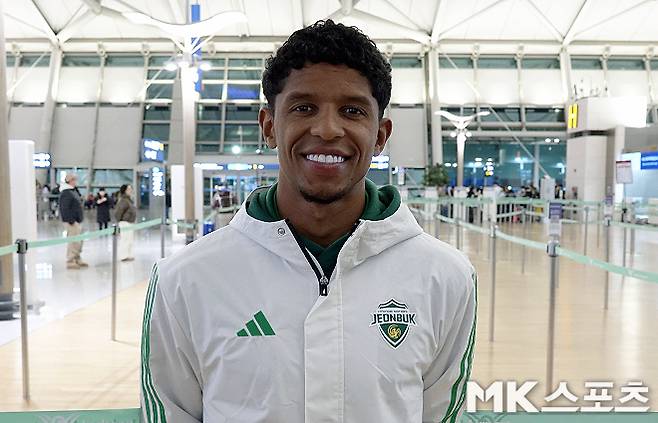 포항 스틸러스를 떠나 전북 현대 유니폼을 입은 오베르단. 사진=이근승 기자
