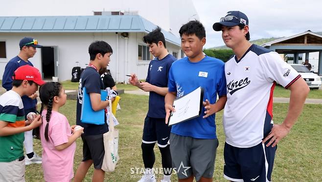 [한번에쓱]야구대표팀 사이판전지훈련 첫날, KBO 대표선수들 다 모으니 이번에는 일낼것 같은 분위기