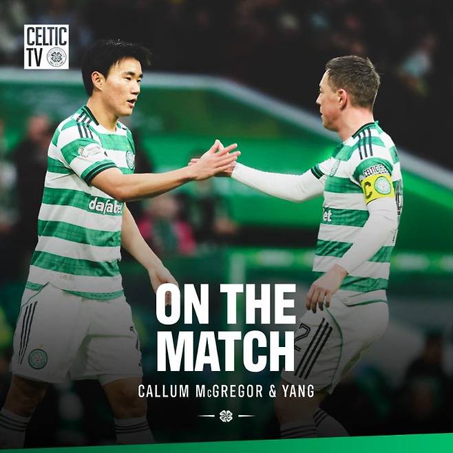 양현준(왼쪽)이 11일(한국시간) 스코틀랜드 글래스고의 셀틱 파크에서 열린 2025~2026시즌 스코틀랜드 프리미어십 22라운드 홈 경기가 끝난 뒤 동료와 악수하고 있다. /사진=셀틱 공식 사회관계망서비스(SNS)