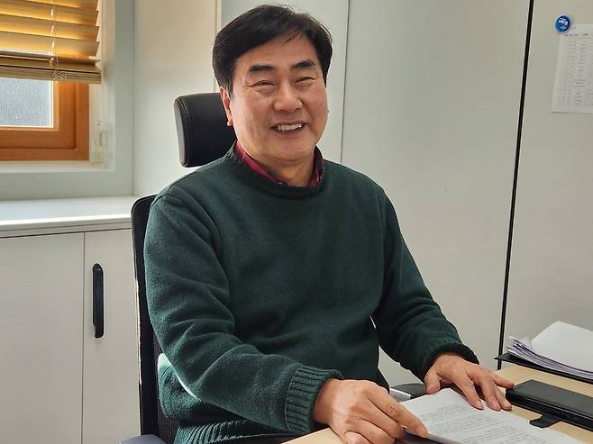 ▲ '군포시 청년공간 플라잉' 조남 센터장이 "청년들이 필요한 역량을 개발하고, 취업과 창업 등 사회 진출에 첫 걸음을 지원하는 것을 목적사업으로 하고 있다"라고 소신을 밝히고 있다. /전남식 기자 nschon@incheonilbo.com
