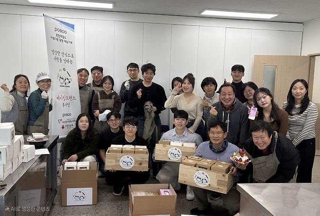 포항제철소 베이킹프렌즈 봉사단이 지역 아동센터에 따뜻한 나눔을 이어가며 지역 사회에 잔잔한 감동을 전하고 있다. 사진은 포항제철소 베이킹프렌즈 봉사단. /포항제철소 제공