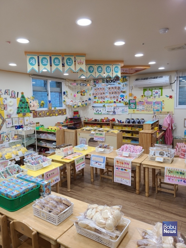 국민의사로 불리는 뇌과학의 권위자 이시형 박사와 영유아 교육 전문가 윤선우 대표(하우투랩)가 공동 개발한 뇌과학 기반 인성 교육 프로그램 '세로토닌 키즈(Serotonin Kids)'가 임신·출산·육아 전문 매체 베이비뉴스와 전략적 협약을 맺고 서비스 대중화에 나선다. ⓒ하우투랩