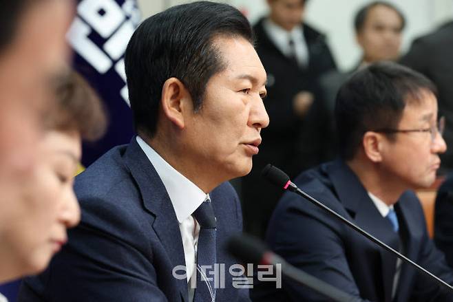 [이데일리 노진환 기자] 정청래 더불어민주당 대표가 12일 오전 서울 여의도 국회에서 열린 최고위원회의에서 모두발언을 하고 있다.