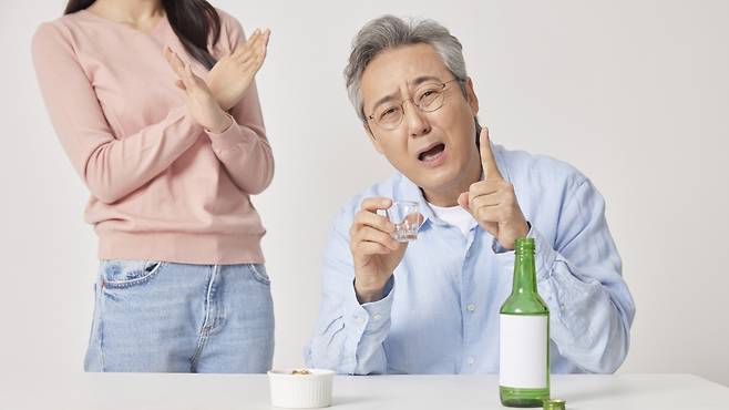 만성 음주자는 한 달만 술을 끊어도 신체에 많은 변화들이 나타난다 | 출처: 클립아트코리아