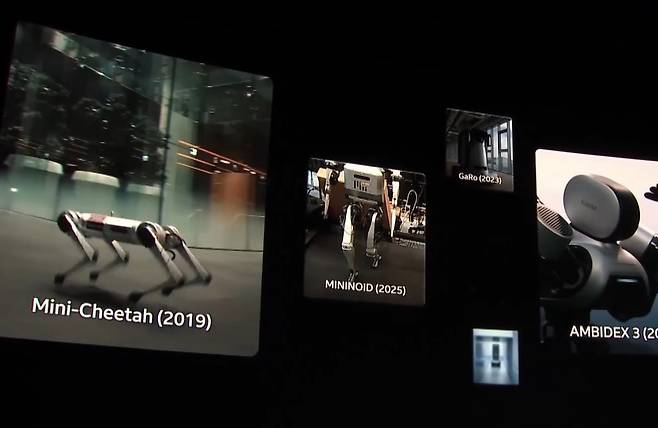 네이버가 지난해 11월 단(DAN)25에서 공개한 휴머노이드 로봇 미니노이드 영상/뉴스1