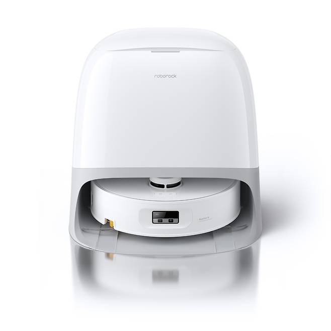 글로벌 스마트 홈 브랜드 로보락이 2026년 첫 로봇청소기 신제품 ‘Q레보 커브 2 플로우(Qrevo Curv 2 Flow)'를 출시했다.(로보락 제공)