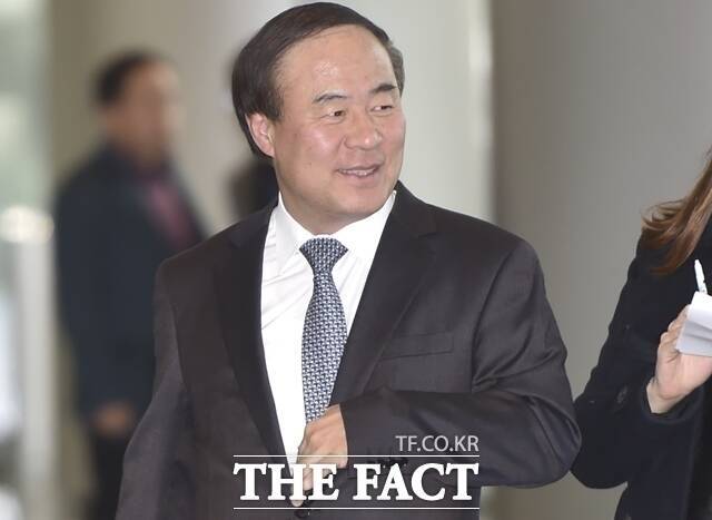 지난해 4분기 역대급 실적을 기록한 삼성전자의 반도체 사업을 담당하는 DS부문 영업이익이 대폭 늘어나 어닝 서프라이즈에 기여한 것으로 파악된다. 전영현 삼성전자 DS부문장. /더팩트 DB