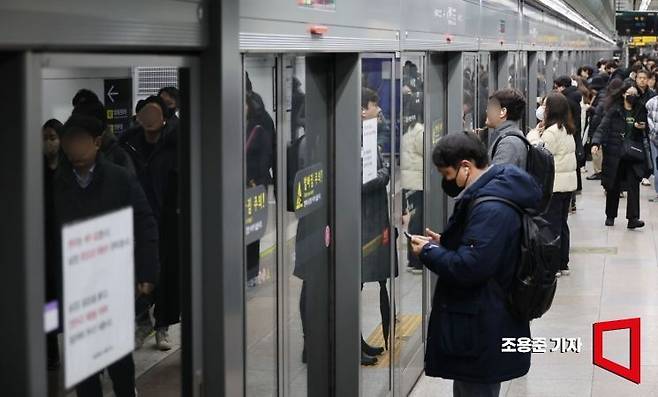 서울교통공사 경영진과 감사실의 갈등이 장기화하면서 지하철 안전 운행에까지 악영향을 미칠 수 있다는 우려가 커지고 있다. 조용준 기자.