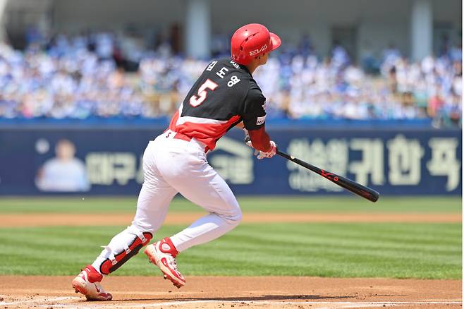 KIA를 넘어 KBO리그를 대표하는 3루수인 김도영의 타격 모습. KIA 제공