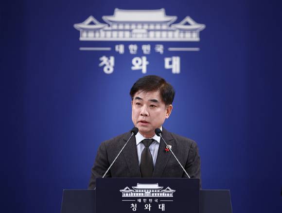 김병욱 청와대 정무비서관이 12일 청와대 춘추관에서 정당 지도부 오찬 간담회 일정 관련 브리핑을 하고 있다. 김 비서관은 이재명 대통령이 16일 청와대에서 각 정당 지도부와 오찬 간담회를 갖는다고 밝혔다. 2026.1.12 [사진=연합뉴스]