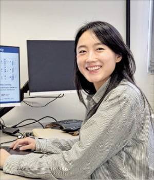 김영서 UCLA 건설환경공학과 교수가 연구실에서 한국경제신문과 인터뷰 하고 있다.
김인엽 특파원