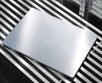 새롭게 적용된 ‘에어로미늄’ 소재 상판. 메탈 특유의 단단한 질감과 함께, 일상적인 사용 환경에서도 스크래치와 외부 충격에 대한 부담을 줄였다. /LG전자 제공