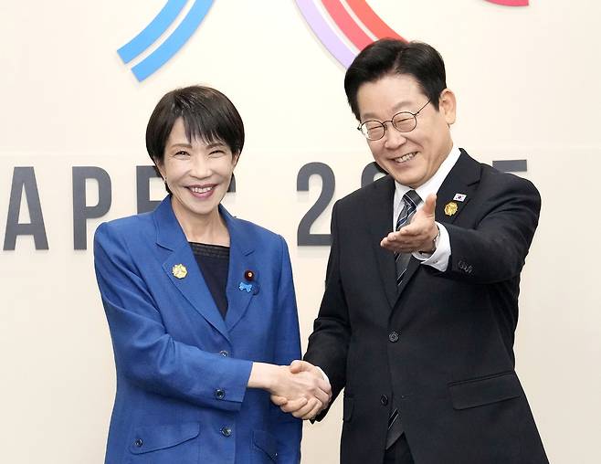South Korean President Lee Jae Myung (right) shakes hands with Japanese Prime Minister Sanae Takaichi ahead of their talks in Gyeongju, North Gyeongsang Province, on Oct. 30, 2025. (Kyodo News via Getty Images)