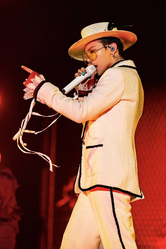 G-Dragon performs during an encore concert of his “Ubermensch” world tour at Gocheok Sky Dome in western Seoul, held on Dec. 12, 13 and 14. [GALAXY CORPORATION]