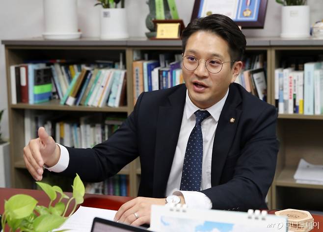 전용기 민주당 의원 인터뷰 /사진=김휘선 기자 hwijpg@