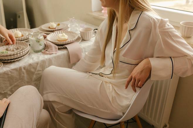 새해 속옷이나 홈웨어 판매 증가는 편안함과 실용성을 중시하는 소비 트렌드와 집콕 생활의 영향이 복합적으로 작용한 결과로 풀이된다. 사진 = 클립아트코리아 제공