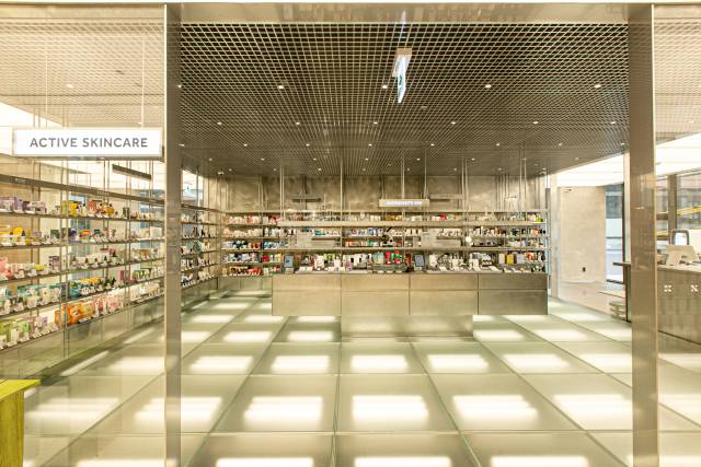 더마코스메틱 브랜드 제품이 모여 있는 올리브영N 성수 '액티브 스킨케어' 존. 사진 제공=CJ올리브영