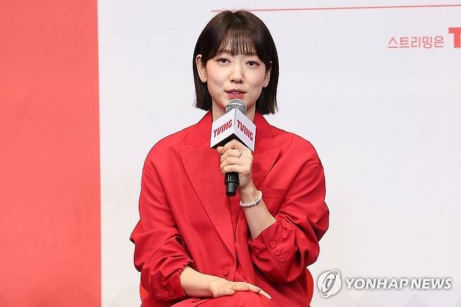 인사말하는 박신혜 (서울=연합뉴스) 강민지 기자 = 배우 박신혜가 12일 서울 구로구 더링크호텔에서 열린 tvN 드라마 '언더커버 미쓰홍' 제작발표회에서 인사말을 하고 있다. 2026.1.12 mjkang@yna.co.kr