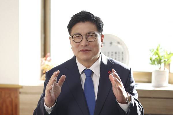 도성훈 인천시교육감이 기호일보와 인터뷰를 하고 있다.