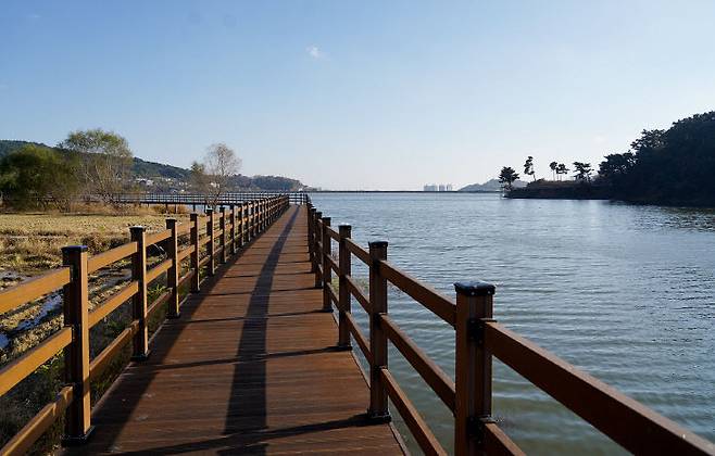 서산시 인지면 풍전저수지 둘레길 모습(서진=서산시 제공)
