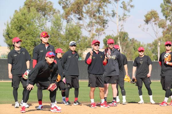 공포의 외인구단 찍으러 가는 거 아닙니다...KIA가 이름도 낯선 일본 섬에 캠프 차리는 이유