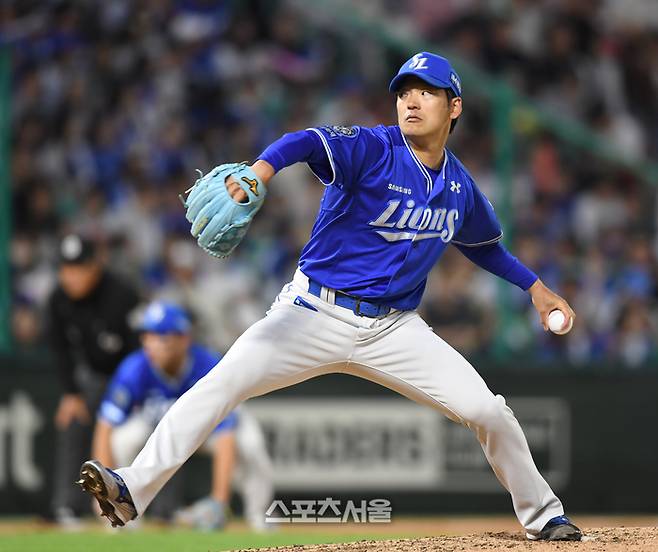 삼성 투수 백정현이 4일 인천SSG랜더스필드에서 열린 2025 KBO리그 SSG와 경기 6회 역투하고 있다.  문학 | 최승섭기자 thunder@sportsseoul.com