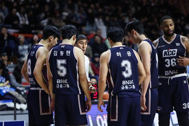 부산KCC 선수단. /사진=KBL