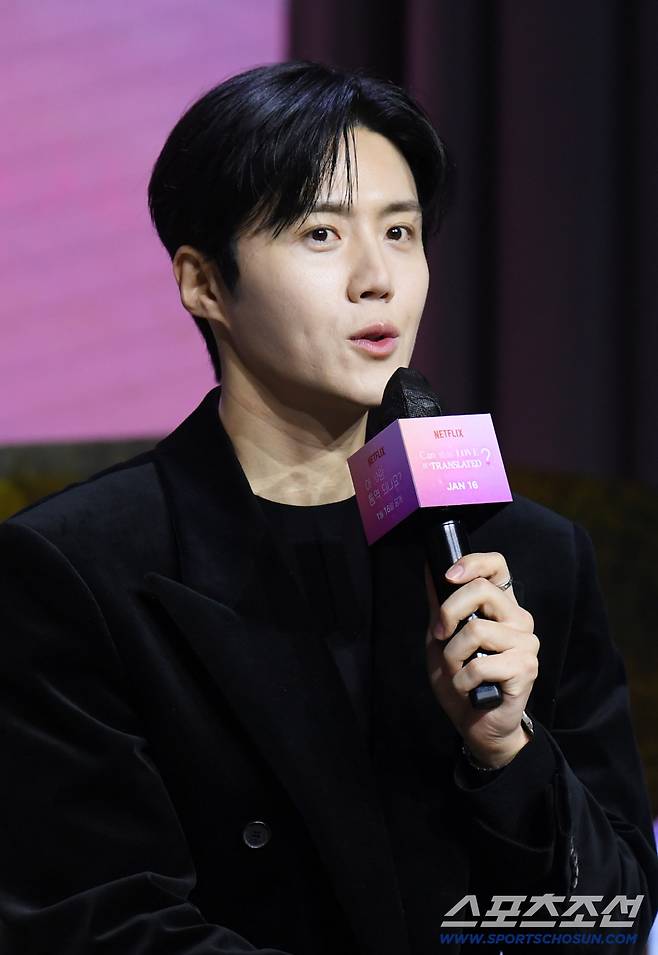 넷플릭스 '이 사랑 통역 되나요?' 제작발표회가 13일 조선팰리스 서울 강남에서 열렸다. 김선호가 인터뷰를 하고 있다. 강남=박재만 기자 pjm@sportschosun.com/2026.01.13/