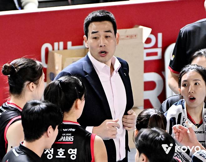 '프로 맞나' 꼴찌 증명한 졸전, 인쿠시 열풍 머쓱하네…죄송하다, 팬들께 드릴 말씀 없다