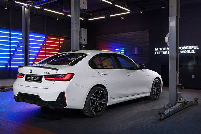 BMW 320i M 스포츠 M 퍼포먼스 파츠 에디션