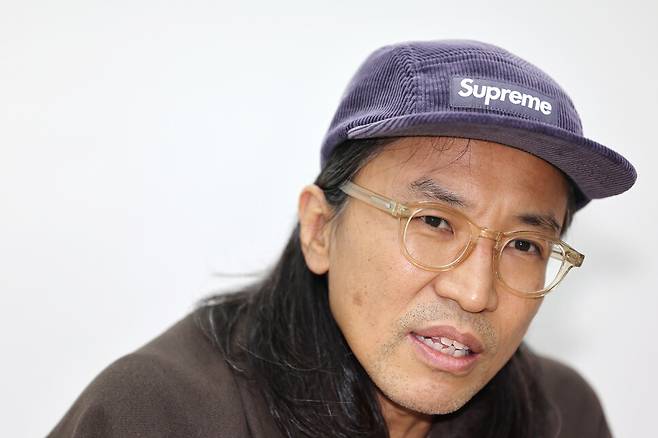 ‘청년정치백서―쇼미더저스티스’의 이일하 감독이 지난달 29일 서울 마포구 한겨레신문사에서 인터뷰를 하고 있다. 류우종 선임기자 wjtyu@hani.co.kr