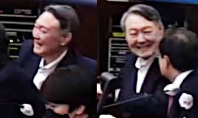 지난 9일 서울중앙지법에서 열린 내란 재판 결심 공판에서 웃고 있는 윤석열 전 대통령(왼쪽)과 추가 기일로 지정된 13일 결심 공판에 나와 윤갑근 변호사와 대화하며 웃고 있는 윤 전 대통령(오른쪽)의 모습. 서울중앙지법 제공