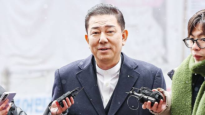 김병기 더불어민주당 전 원내대표가 12일 서울 여의도 민주당사에서 열리는 윤리심판원 회의에 출석하고 있다. [뉴스1]