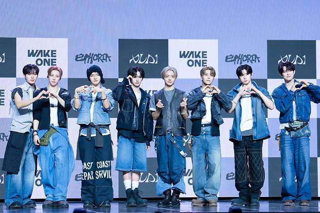 Boy band Alpha Drive One poses for photos during a press showcase for its debut EP, ″Euphoria,″ at Blue Square in central Seoul on Jan. 12. [DANIELA GONZALEZ PEREZ]