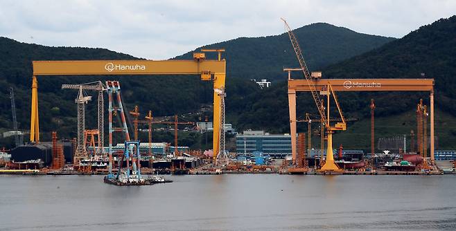 Ships are under construction at Hanwha Ocean's shipyard in Geoje, South Gyeongsang, on Oct. 30, 2025. [NEWS1]