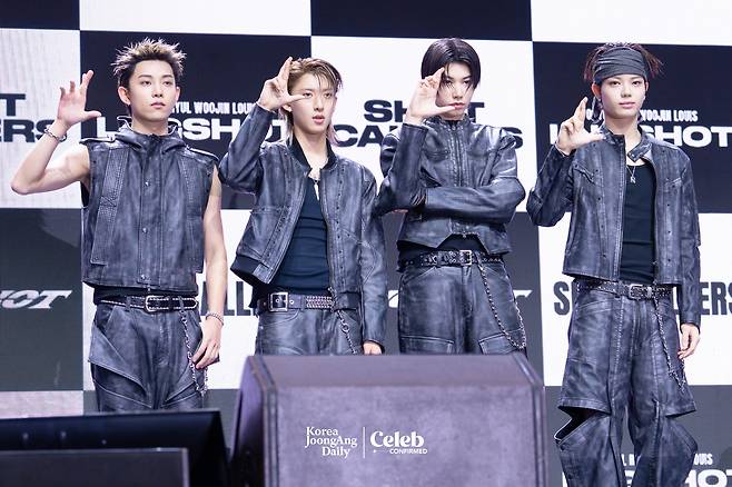 LNGSHOT poses for photos during a showcase for the release of the group’s first EP, ″Shot Callers,″ at Myunghwa Live Hall in western Seoul on Jan. 13. [DANIELA GONZALEZ PEREZ]