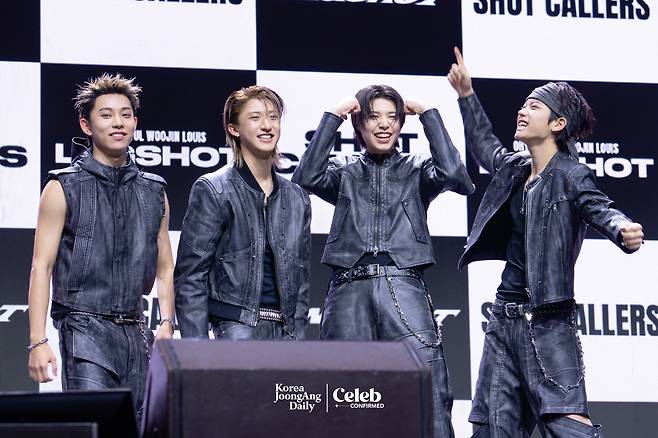 LNGSHOT poses for photos during a showcase for the release of the group’s first EP, ″Shot Callers,″ at Myunghwa Live Hall in western Seoul on Jan. 13. [DANIELA GONZALEZ PEREZ]