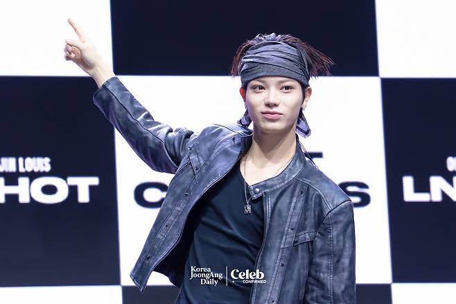 LNGSHOT’s Ohyul poses for photos during a showcase for the release of the group’s first EP, ″Shot Callers,″ at Myunghwa Live Hall in western Seoul on Jan. 13. [DANIELA GONZALEZ PEREZ]