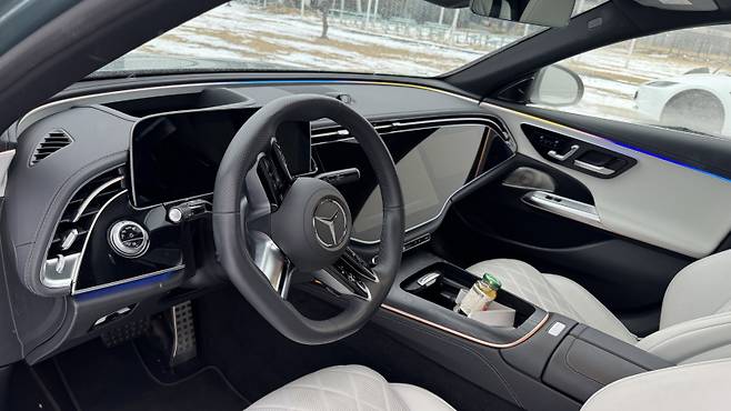 차량 내부에는 사운드 시각화 기능이 포함된 액티브 앰비언트 라이트가 있어 주행에 즐거움을 더해준다. 김수지 기자