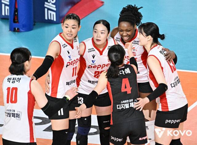 '조이 27점 원맨쇼' 페퍼저축은행, 정관장 셧아웃 완파→6위 지켰다... 정관장 3연패 [MD대전]