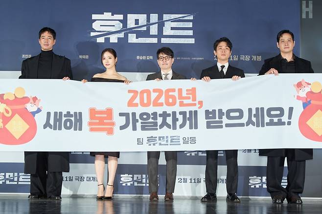 ‘밀수’ 꿀조합 귀환…류승완·조인성·박정민, 설 극장가 ‘휴민트’로 정조준