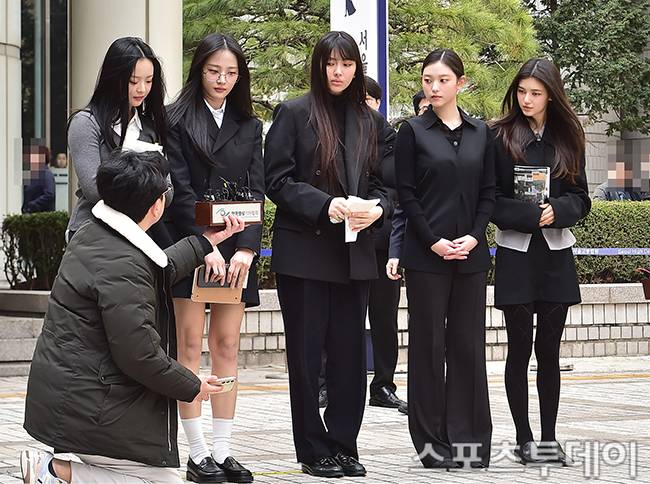 돌고래유괴단, '뉴진스 뮤비 무단 게시'로 어도어에 10억 배상…사실상 완패 [ST이슈]